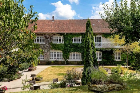 Fachada de la propiedad. Hotel La Thomasse