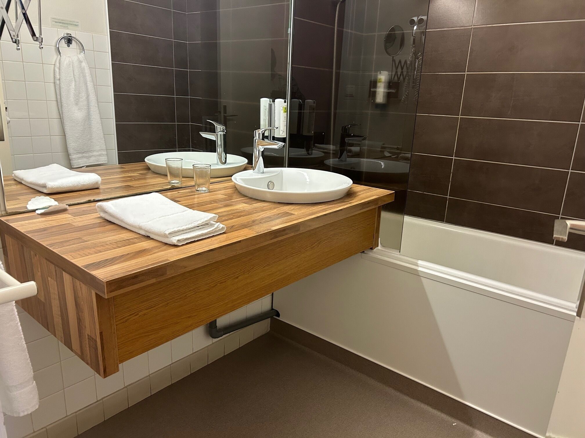 comfort double room | bathroom | free toiletries, hair dryer, towels