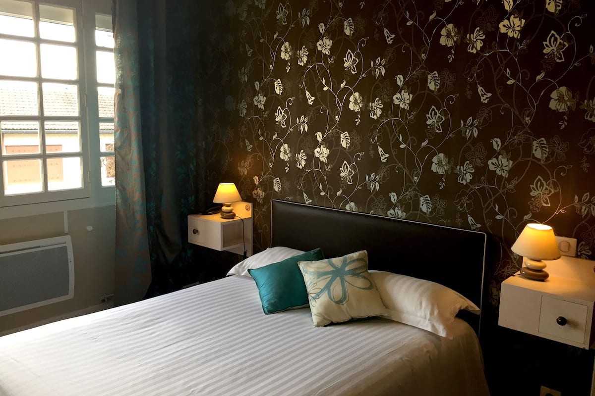 standard double room | free cots/infant beds, free wifi, wheelchair access