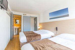 In-room safe, desk, blackout curtains, soundproofing - Europe Hotel (Marseille)