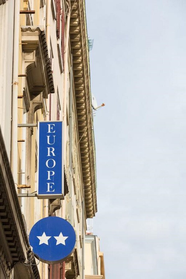 Exterior detail - Europe Hotel (Marseille)
