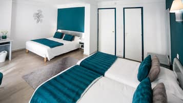 Comfort-Vierbettzimmer | Hochwertige Bettwaren, Zimmersafe, Schreibtisch, schallisolierte Zimmer