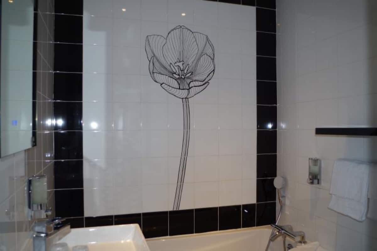 superior double or twin room | bathroom | combined shower/bathtub, free toiletries, hair dryer, towels