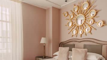 Hochwertige Bettwaren, Minibar, Zimmersafe, Schreibtisch