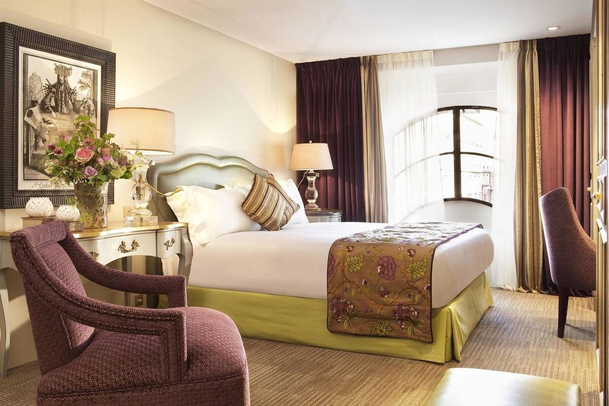 Premium bedding, minibar, in-room safe, desk