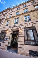 Πρόσοψη καταλύματος