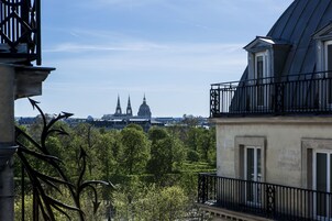 A building with a dome and a balcony with a wrought iron railing.