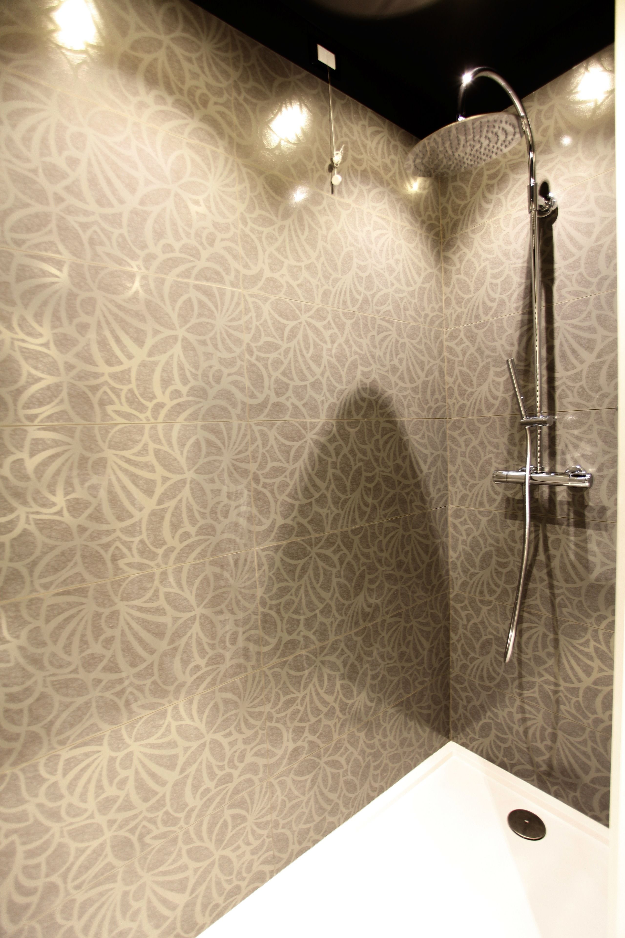 バスルームのシャワー