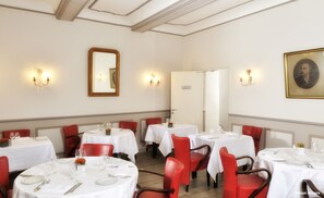 Lunch and dinner served