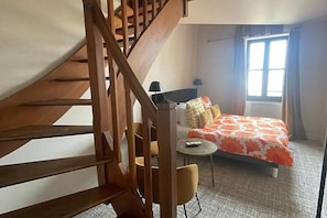 A bedroom with a bed, a chair, a small table, and a window. - Brit Privilège Victoria Boutique Hotel (Saint-Paul-Trois-Chateaux)