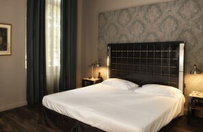 Minibar, desk, iron/ironing board, cots/infant beds