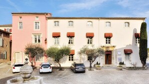 Exterior - L'Esplan (Saint-Paul-Trois-Chateaux)