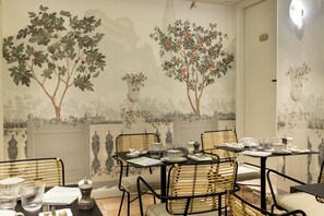Petit déjeuner complet servi tous les jours en supplément