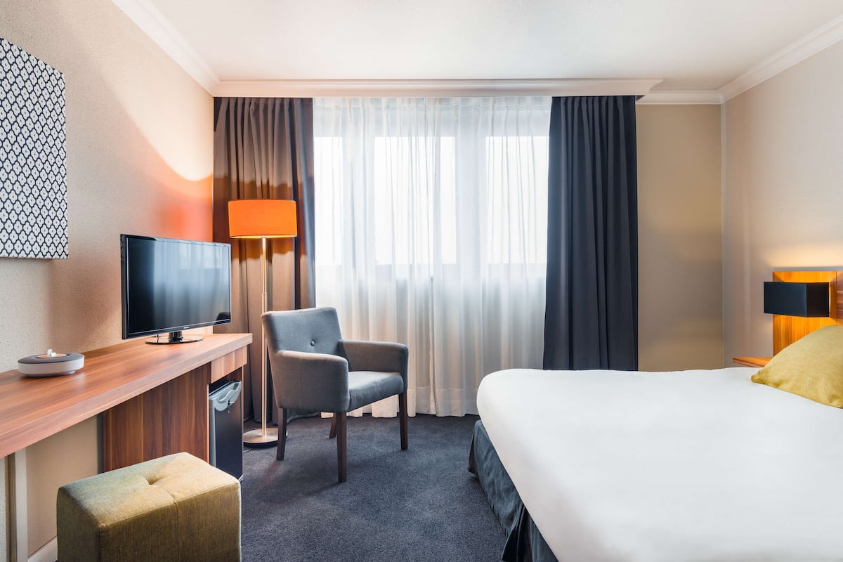 Minibar, in-room safe, desk, soundproofing