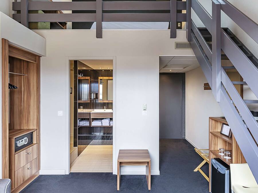 Minibar, caja fuerte, escritorio y sistema de insonorización