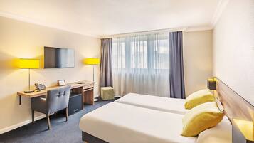 Standard Room, 1 King Bed, Non Smoking (Shower Only;Twin bed on request) | Minibar, in-room safe, desk, soundproofing