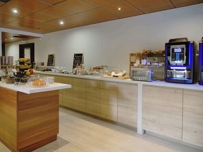 Päivittäinen buffetaamiainen maksusta