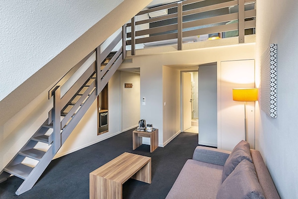 Superior Room, 1 Queen Bed, Non Smoking, Mezzanine | Minibar, in-room safe, desk, soundproofing