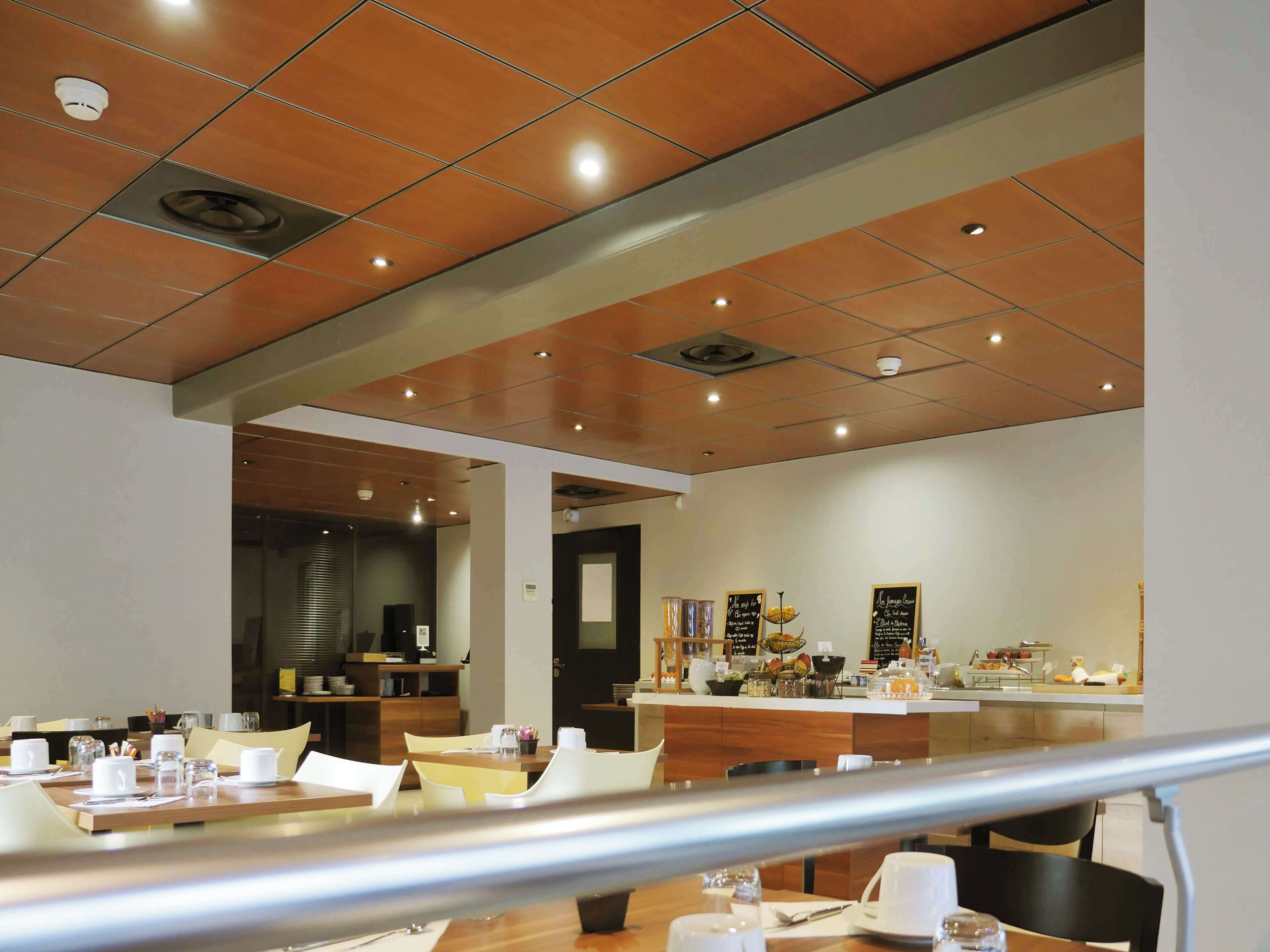 Petit déjeuner buffet (17 EUR par personne)