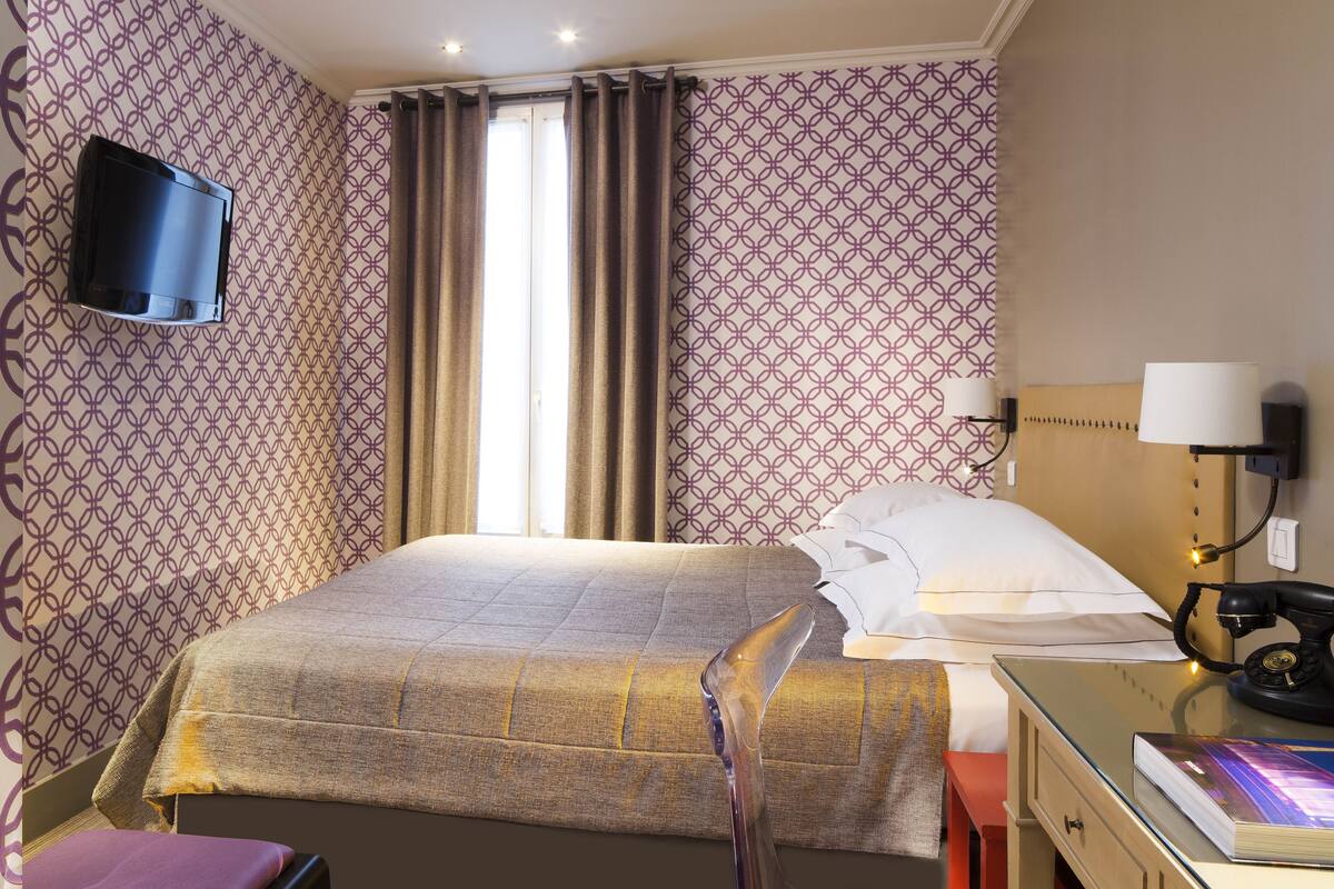 Phòng đôi Tiêu chuẩn | Bộ đồ giường cao cấp, minibar, két bảo mật tại phòng, bàn 