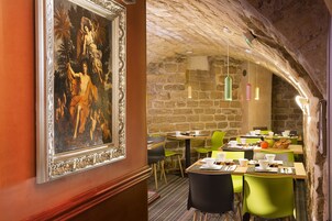 Πρωινό σε μπουφέ καθημερινά (14.00 EUR/άτομο)