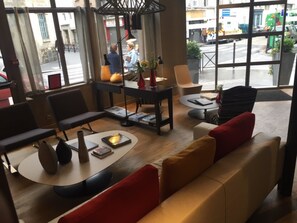 Sala de estar en el lobby