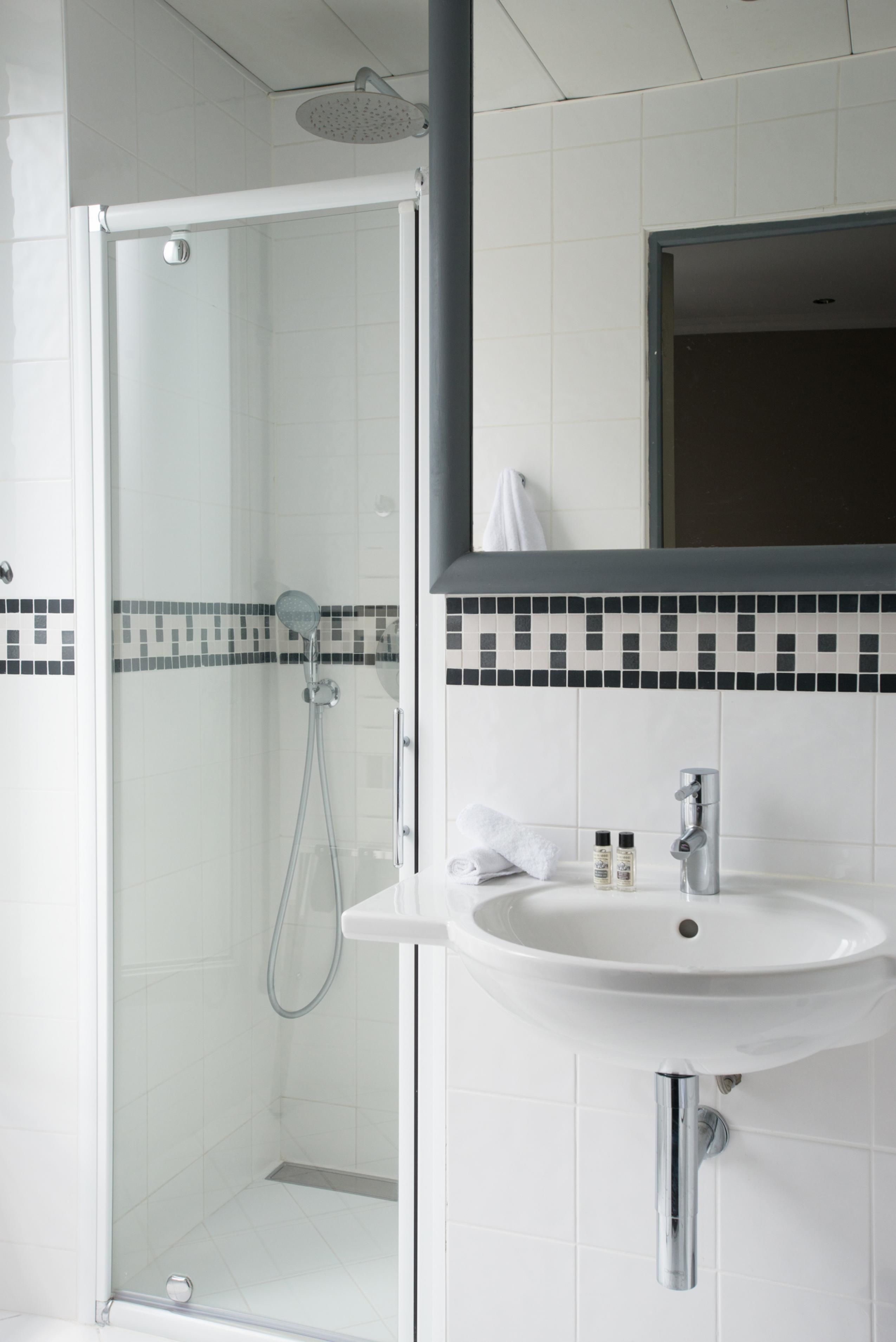 single room | premium bedding, minibar, in-room safe, desk