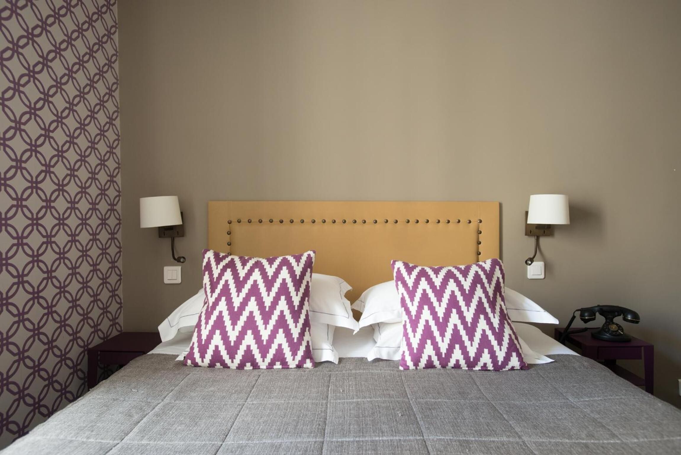 Luxe beddengoed, een minibar, een kluis op de kamer, een bureau