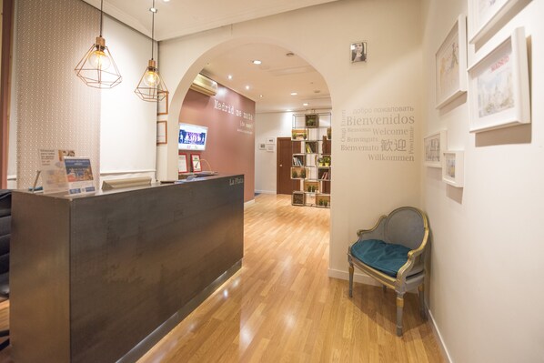 Reception - Hostal The Good Rooms (Madrid)