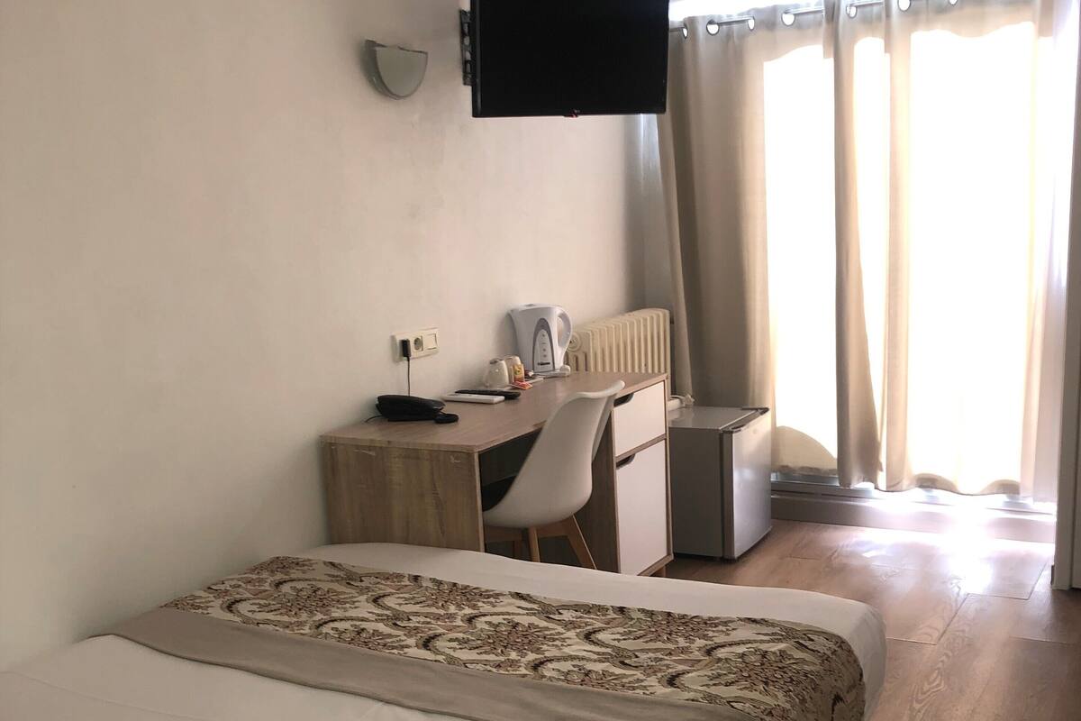 Standard Single Room | Desk, blackout drapes, iron/ironing board (on request), WiFi (free)