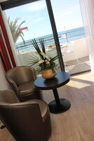 Télévision à écran plat de 40 cm avec chaînes par satellite, télévision