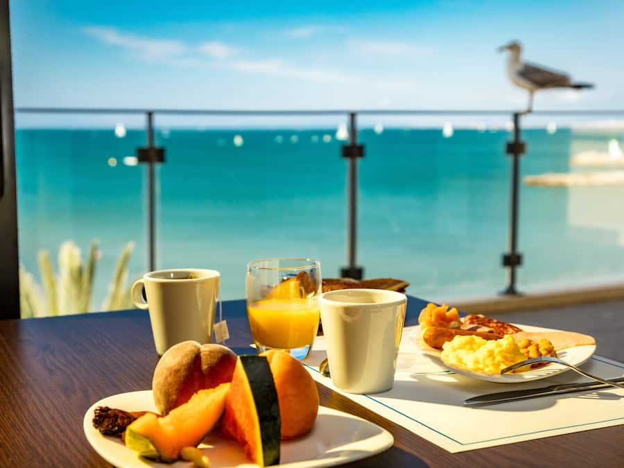 Breakfast, lunch, dinner served; Mediterranean cuisine