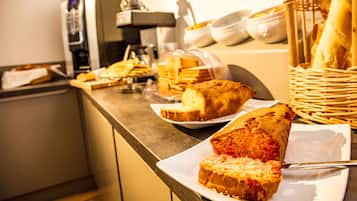 Petit déjeuner buffet (16 EUR par personne)