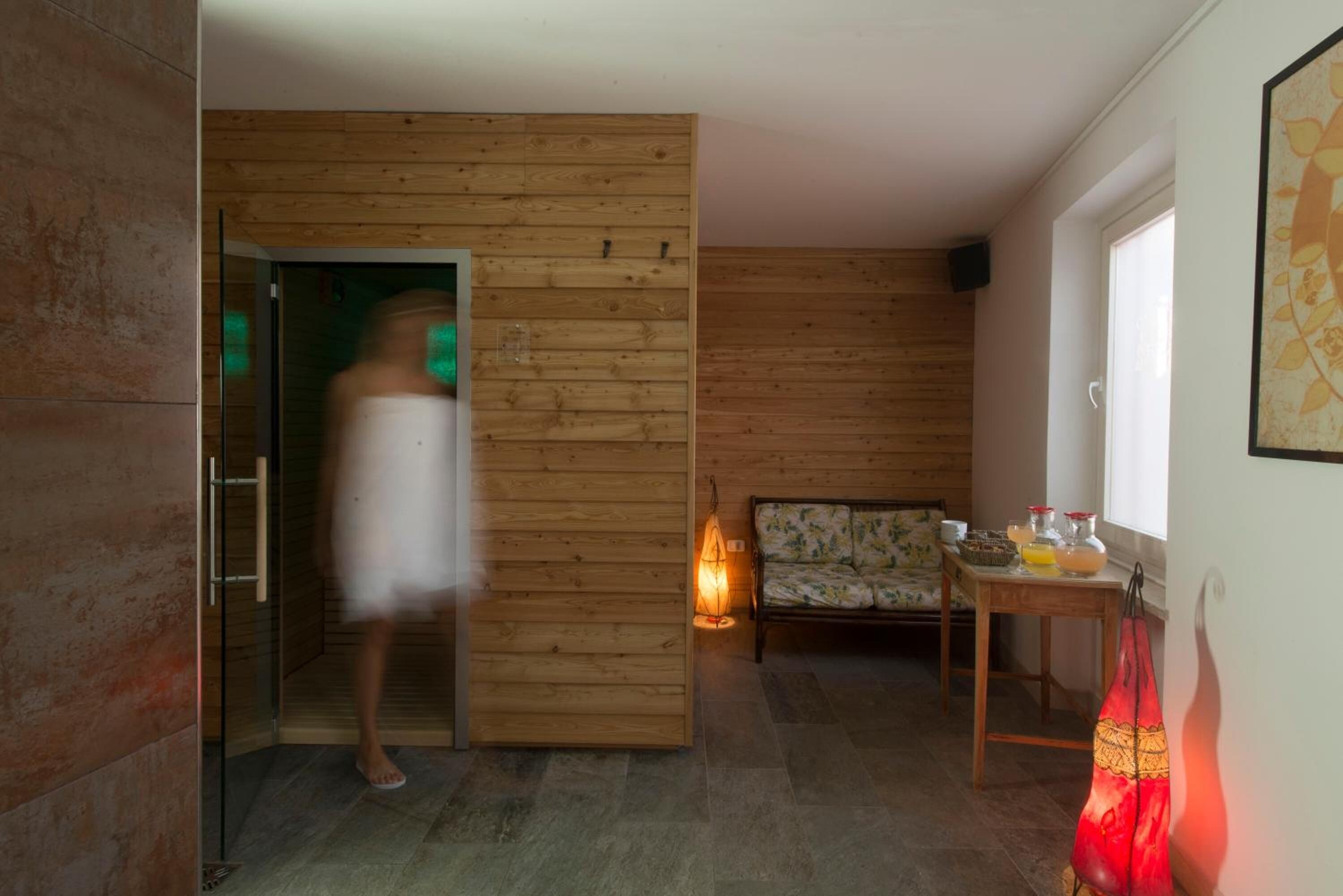 sauna, body treatments, body wraps, body scrubs, facials