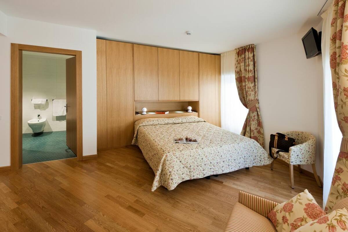 in-room safe, individually furnished, desk, rollaway beds