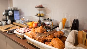 Se ofrece un desayuno bufé (12 EUR por persona)