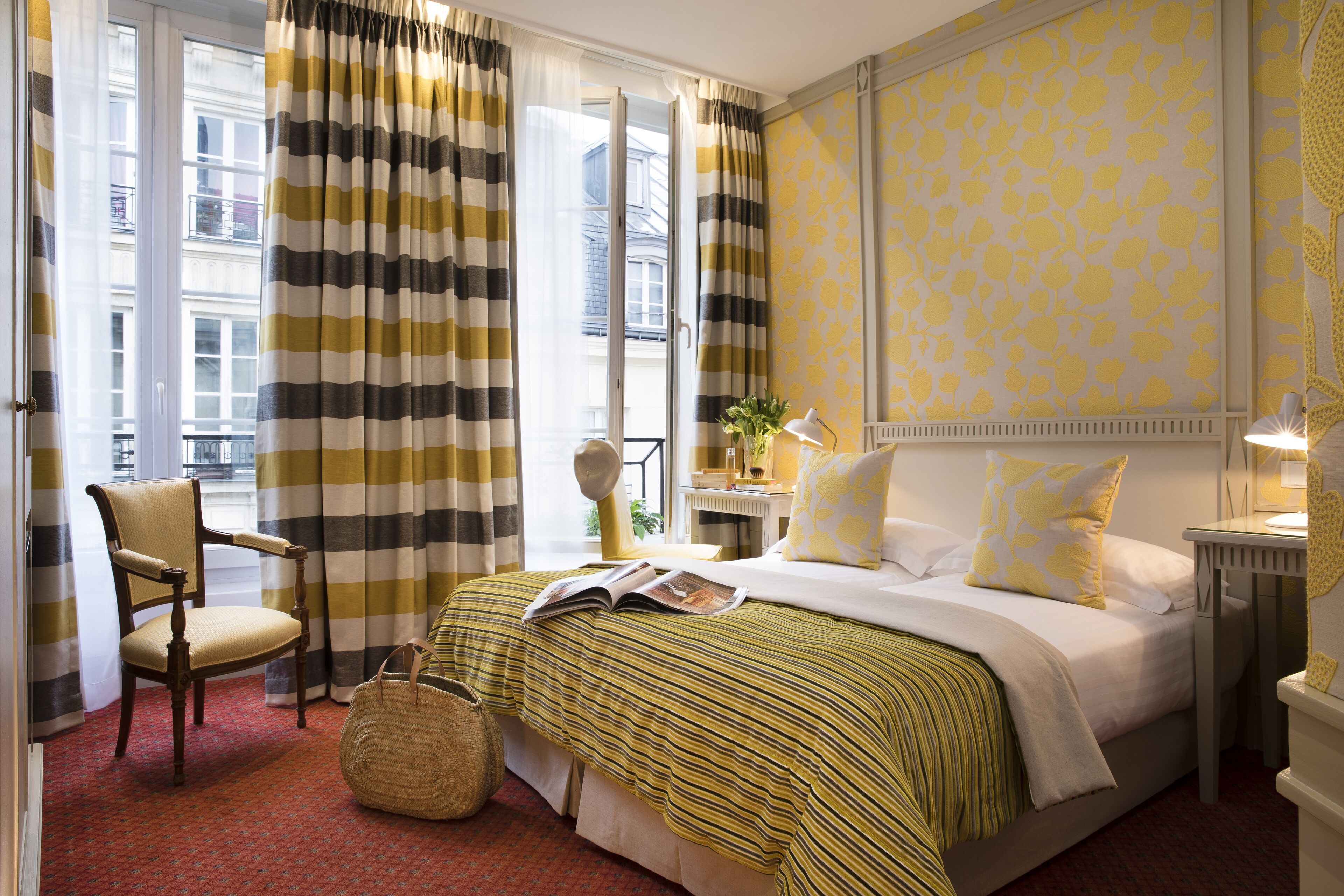 deluxe double or twin room | minibar, in-room safe, desk, blackout curtains