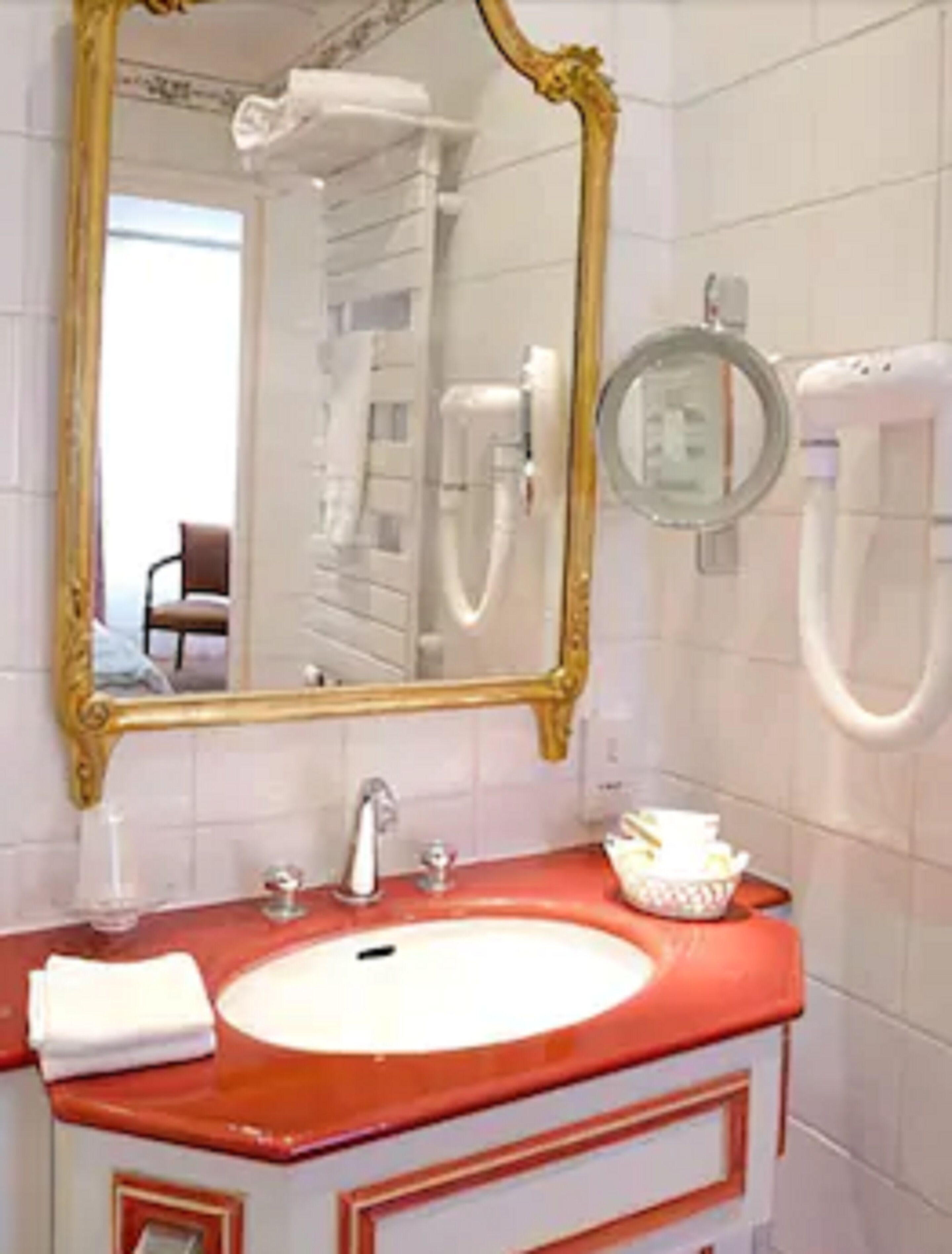deluxe double or twin room | bathroom sink