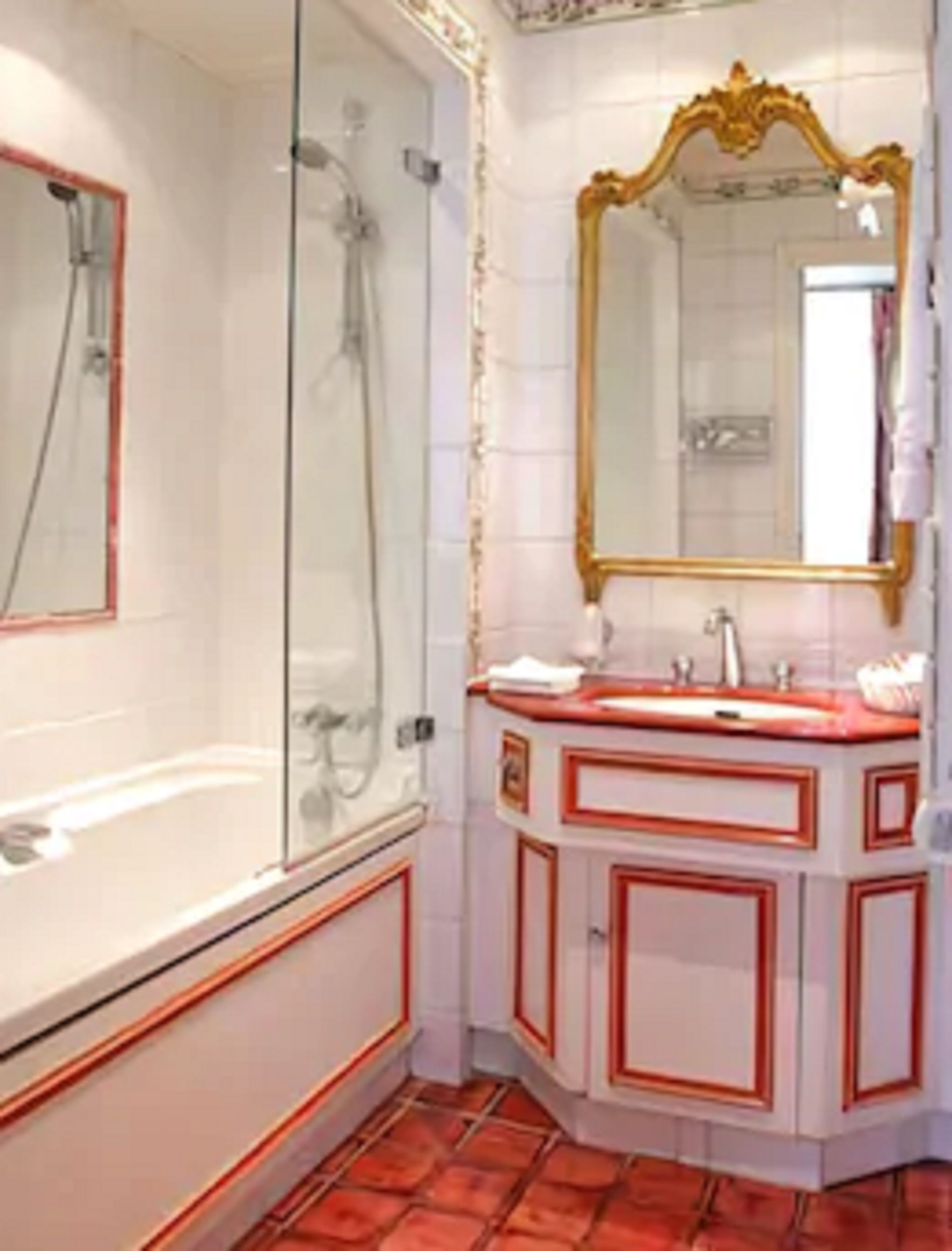 deluxe double or twin room | bathroom | shower, free toiletries, hair dryer, towels