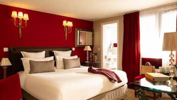 Zimmersafe, Schreibtisch, Verdunkelungsvorhänge, Bügeleisen/Bügelbrett