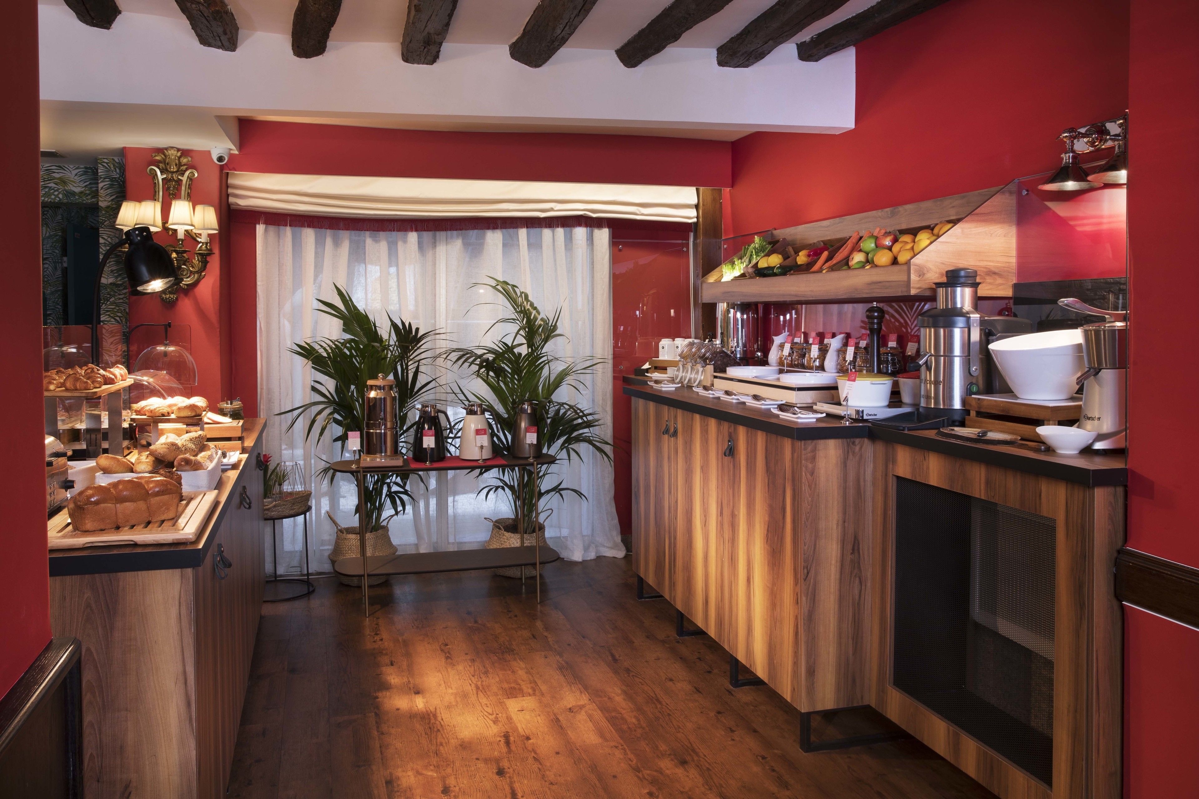 daily buffet breakfast for a fee