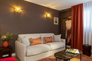 Suite | Living area | Flat-screen TV