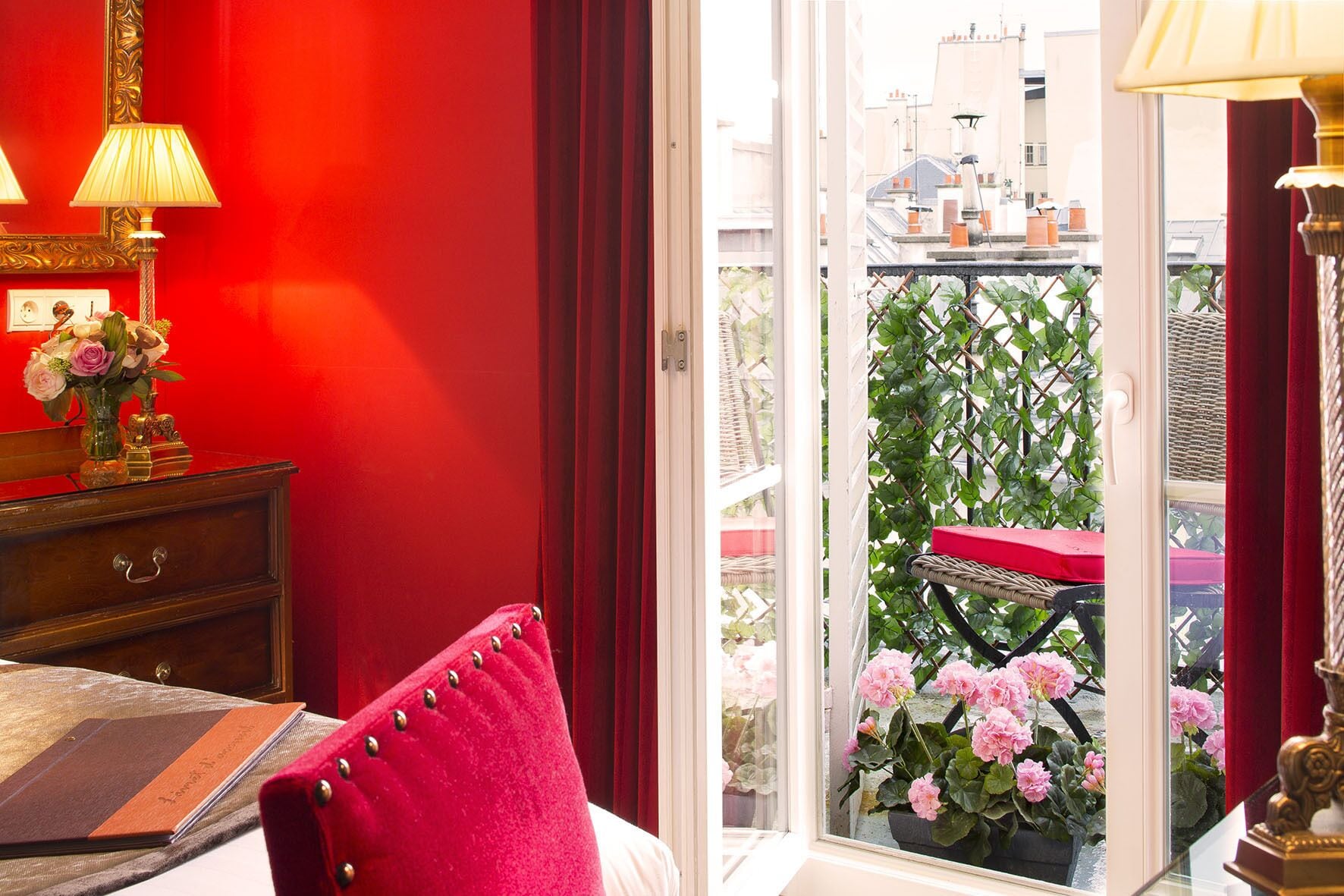 Chambre Double Classique, terrasse | Coffres-forts dans les chambres, bureau, rideaux occultants