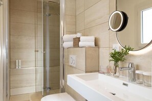 Suite | Baño | Amenidades de baño gratuitas, secadora de cabello, toallas, jabón 