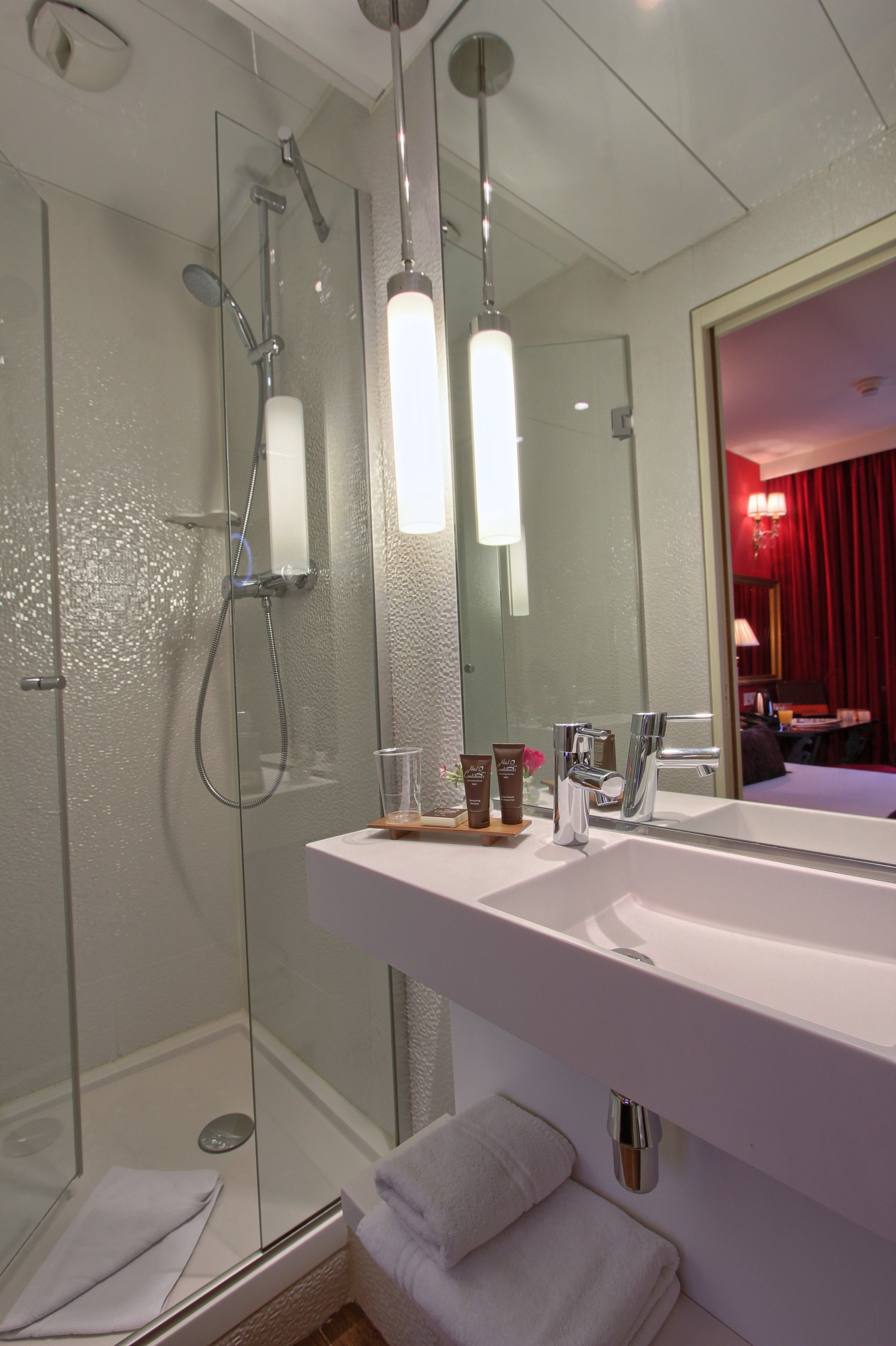 single room | bathroom | free toiletries, hair dryer, towels, soap