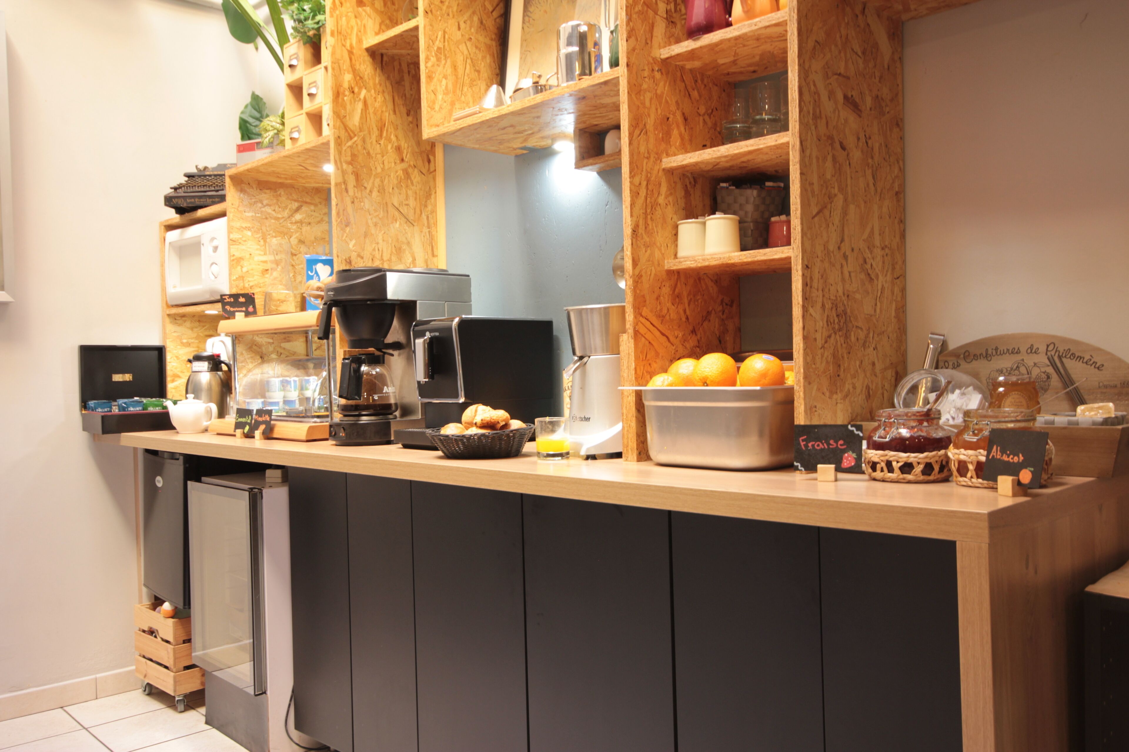 Colazione continentale, servita tutte le mattine (11 EUR a persona) 