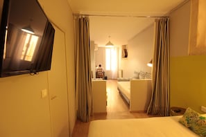 Family Room, Multiple Beds, Non Smoking, Courtyard Area