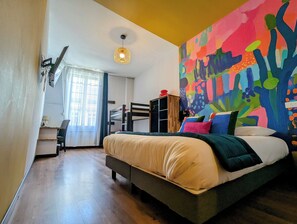 Family Quadruple Room, Non Smoking, Air conditioning | Select Comfort beds, in-room safe, desk, soundproofing - Hotel des Arts (Montpellier)