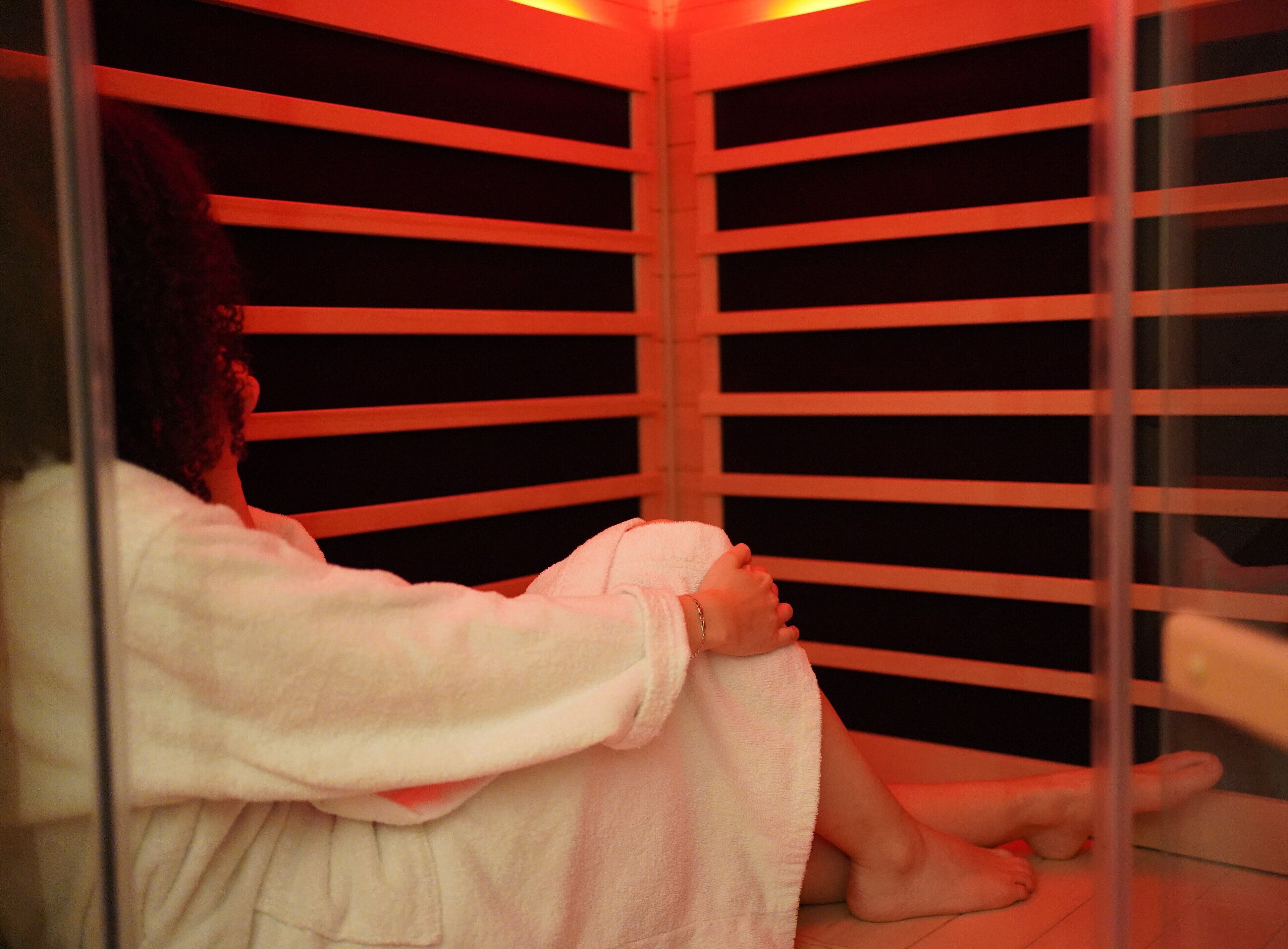 la pompadour | bathroom | free toiletries, hair dryer, bathrobes, towels