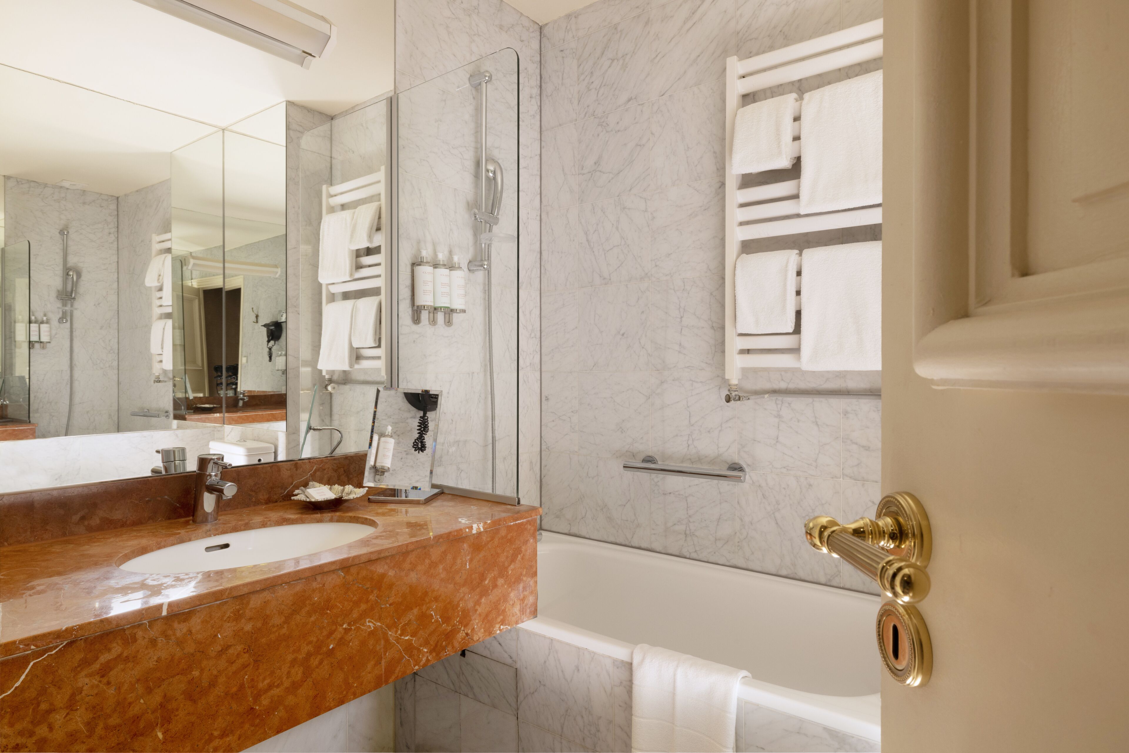 superior double room | bathroom | free toiletries, hair dryer, bathrobes, towels